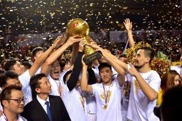 期待中！杨瀚森确认增援男篮世预赛，NBA回归，内线获强劲补充